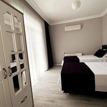 A Quiet, Peaceful Βίλα *