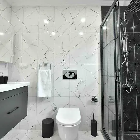 A Quiet, Peaceful Φετιγιέ